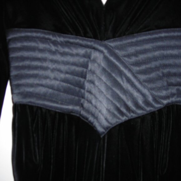 WAYNE CLARK (Canadian designer) black velvet long evening GOWN, U.S. Size 6 - Picture 4 of 7